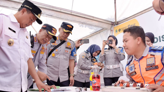 Wakil Gubernur Jawa Barat, Uu Ruzhanul Ulum