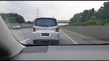 VIVA Otomotif: Honda Freed pakai pelat nomor Polri palsu dikejar petugas
