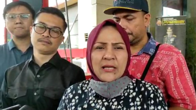 Ibu korban, Elvi Indri.