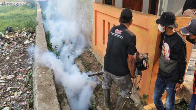 Penyemprotan fogging di Tangerang