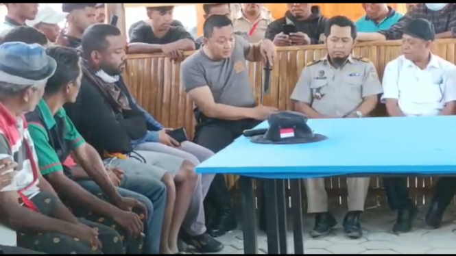 AKBP Yudha Pranata tancapkan pisau sangkur di atas meja