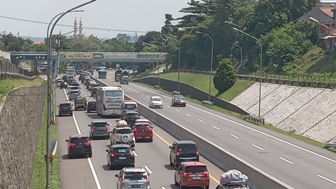 Rest Area Penuh, Tol Semarang Macet Panjang hingga 5 Kilometer