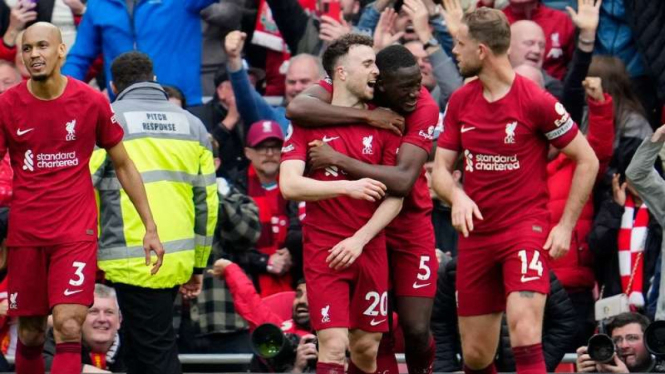 Pemain Liverpool rayakan gol Diogo Jota