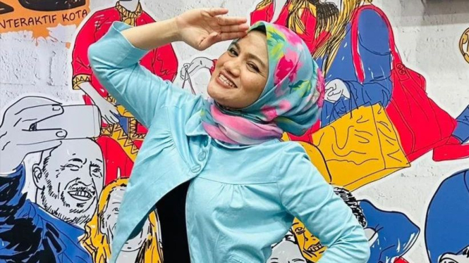 Penyanyi Asal Malaysia, Azura Pedora