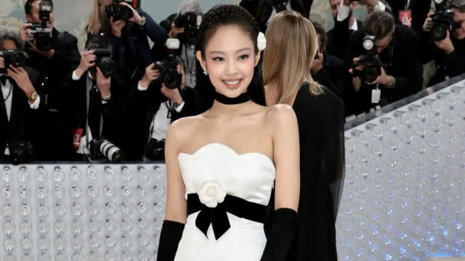 Jennie BLACKPINK di Met Gala