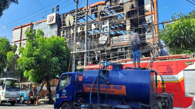 Kondisi terkini kebakaran Malang Plaza di Kota Malang, Jatim.