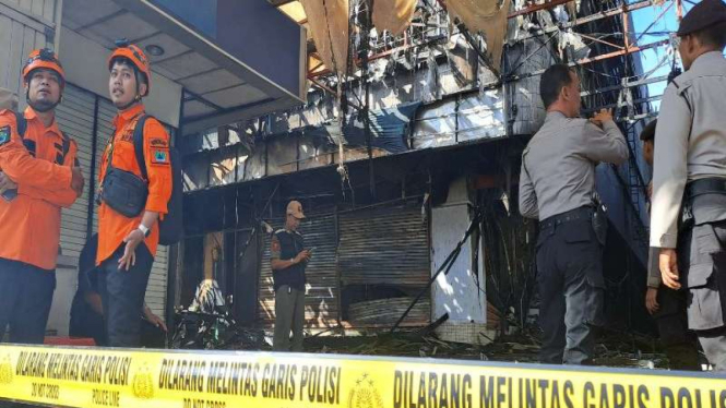 Kondisi terkini kebakaran Malang Plaza di Kota Malang. 