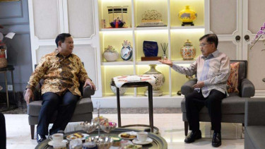 Prabowo Subianto melakukan pertemuan dengan Jusuf Kalla (JK) di kediaman JK, Jalan Brawijaya Raya, Kebayoran Baru, Jakarta Selatan.