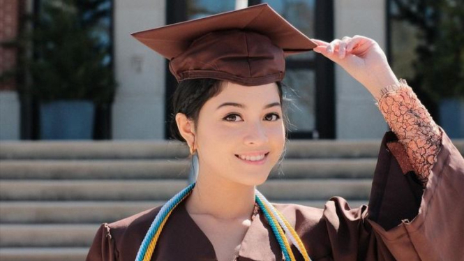 Yoriko Angeline rayakan kelulusan dari Western Michigan University