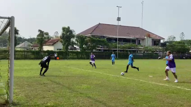 Pertandingan bola melawan Serikat Buruh