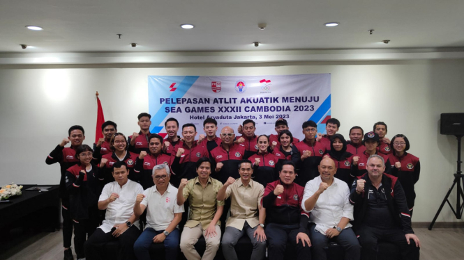 Ketua Umum PB PRSI, Anindya Novyan Bakrie, melepas kontingen Akuatik Indonesia