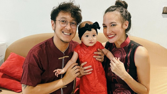Nadine Chandrawinata dan Dimas Anggara. 