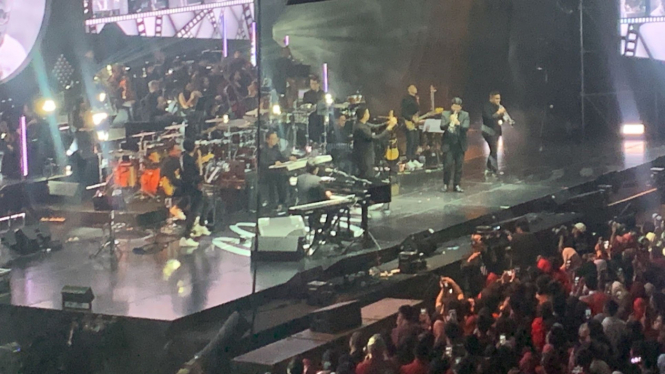 Penampilan band Kahitna di Konser tunggal Yovie Widianto, Billion Songs Confest