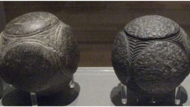 Bola Batu Misterius 