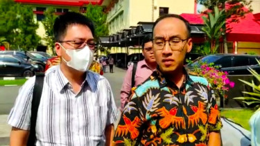  Dirut PT ANR, Edy (kiri) dan kuasa hukum, Fendi di Polda Sumut