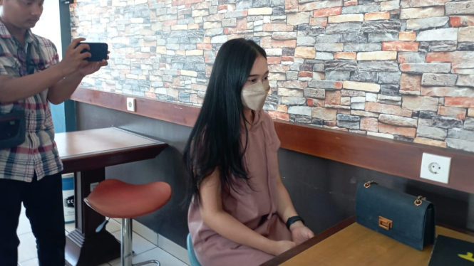 Korban berinisal AD yang mengakui ada syarat staycation bareng atasan demi perpanjangan kontrak kerja.