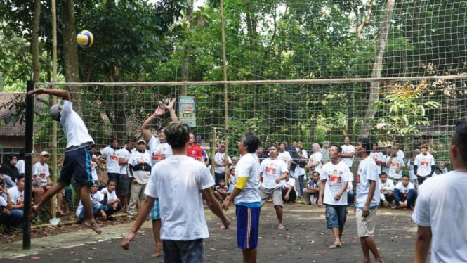 Relawan Pendukung Herviano Gelar Pertandingan Bola Voli