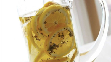 Air lemon dengan chia seed