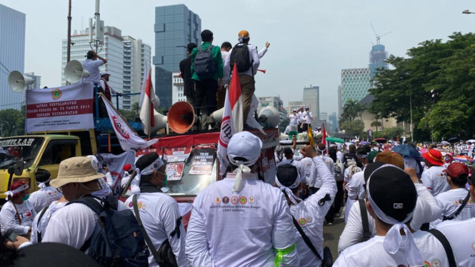 Demo dari berbagai organisasi kesehatan yang menolak RUU Omnibus Law Kesehatan