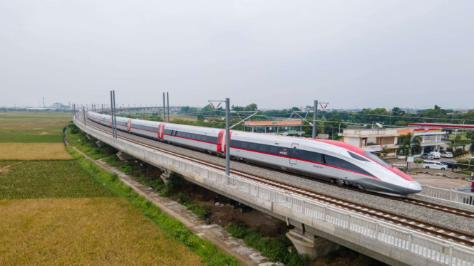 Kereta Cepat Jakarta-Bandung.