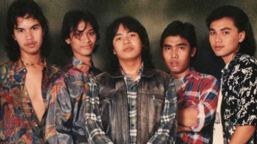 Formasi personel di album perdana DEWA 19