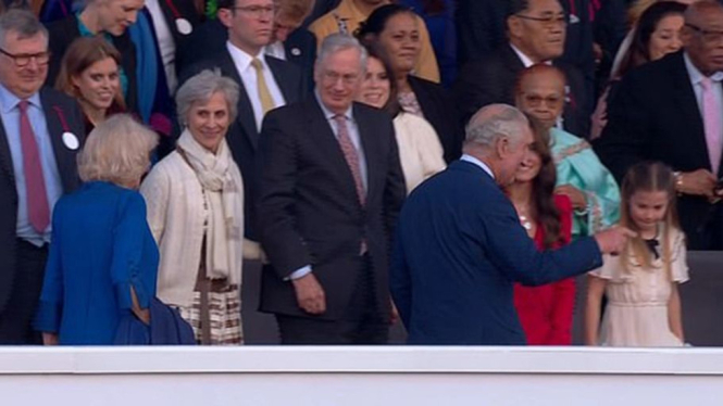 Charlotte Tak Berikan Hormat ke Camilla