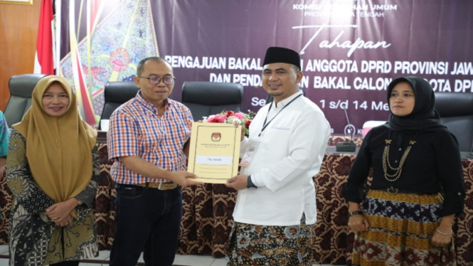 Wakil Gubernur Jateng Taj Yasin atau Gus Yasin mendaftar calon anggota DPD RI 