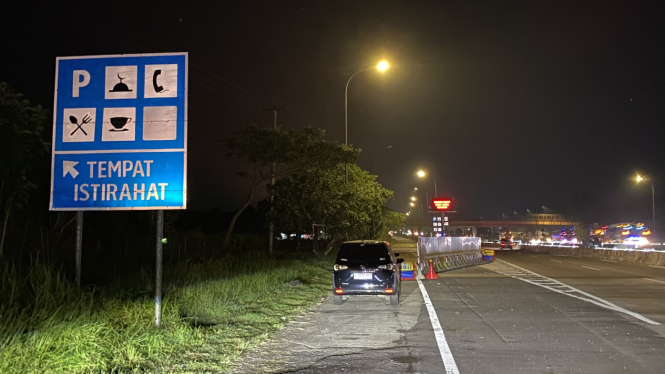 Sekitar Rest Area Tol Cipali