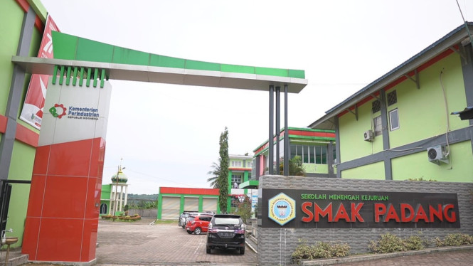 SMK Kemenperin, SMK-SMAK Padang 