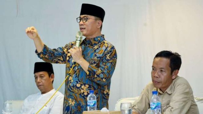 Wakil Ketua MPR Yandri Susanto (tengah).