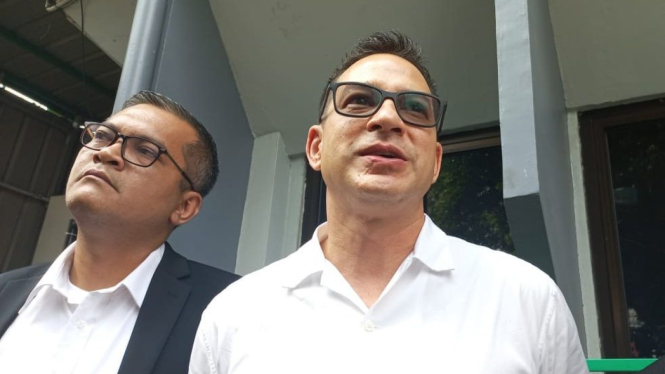 Ari Wibowo ditemui usai sidang mediasi perceraiannya dengan Inge Anugrah