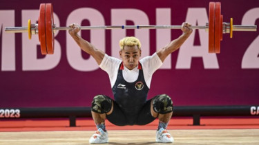 Aksi Atlet angkat besi Indonesia, Eko Yuli Irawan di SEA Games 2023