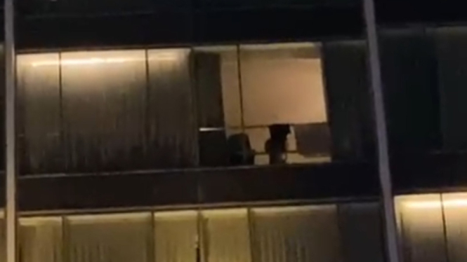 Adegan dewasa di sebuah hotel Tasikmalaya yang tidak ditutup gorden