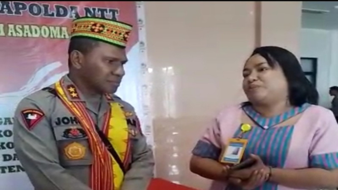 Tangkapan layar video Ani Agas berbincang dengan Kapolda NTT, Johni Asadoma. 