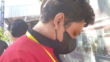 Pelaku dugaan pemerkosaan anak berinisial GZ (35) saat di Polda NTB.