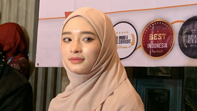 Inara Rusli putuskan buka cadar