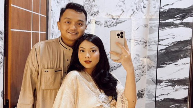 Selebgram Hanum Mega dan sang suami