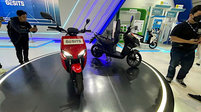 Gesits Luncurkan Motor Listrik Murah Di PEVS 2023