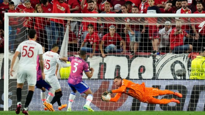 Wojciech Szczesny saat Juventus melawan Sevilla
