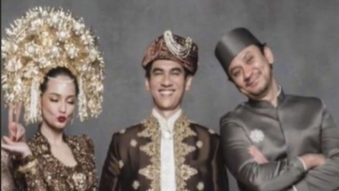 Enzy Storia, Maulana Kasetra dan Vincent Rompies
