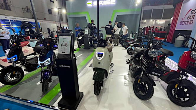VIVA Otomotif: Booth Saige Group Indonesia di PEVS 2023