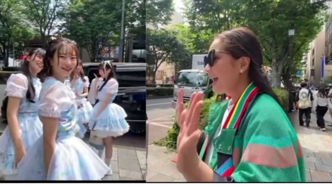 Momen Nagita Slavina minta foto bareng girlband di Jepang
