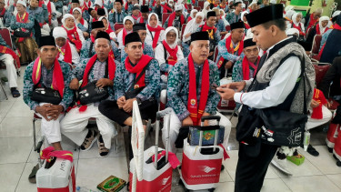 Jemaah haji kloter 1 Embarkasi Solo masuk Asrama Haji Donohudan