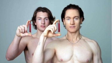 Bryan Johnson (45) dan sang anak Talmage (17) 