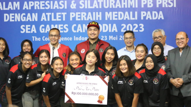 Ketua Umum PB PRSI, Anindya Bakrie mengucurkan bonus Rp 1 milyar lebih