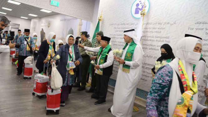 Kedatangan Jemaah Haji asal Indonesia kloter pertama