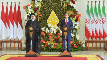 Presiden Joko Widodo bersama Presiden Iran Seyyed Ebrahim Raisi.