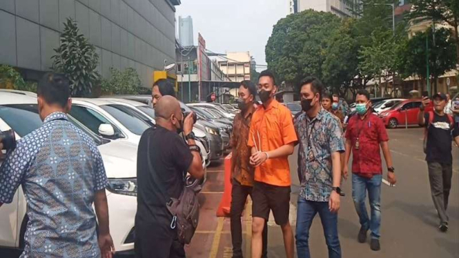 Mario Dandy, tersangka kasus penganiayaan David, saat akan jalani tes kesehatan.