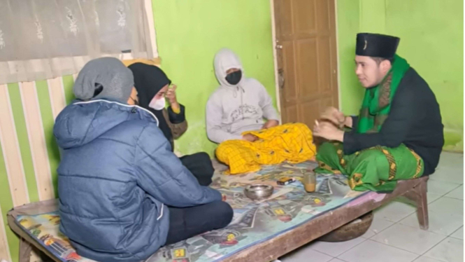 Wanita Poliandri Ini Mampu Layani 2 Suami Meski Serumah