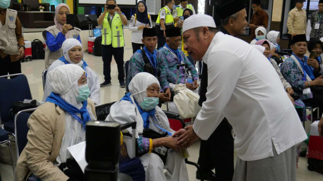 Gubernur Herman Deru melepas keberangkatan 354 calon jemaah haji asal Sumsel